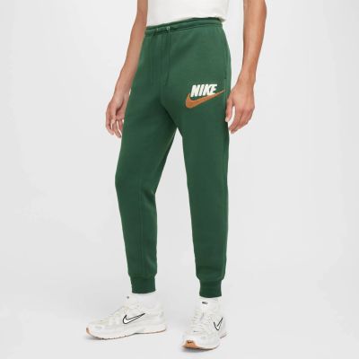 Nike M Nk Club Bb Jogger Chnl Ftra - fir/fir in 323 fir/fir